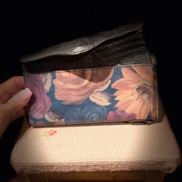 Patricia Nash Wallet (Peruvian Pai ting Pattern - Picture 4 of 15